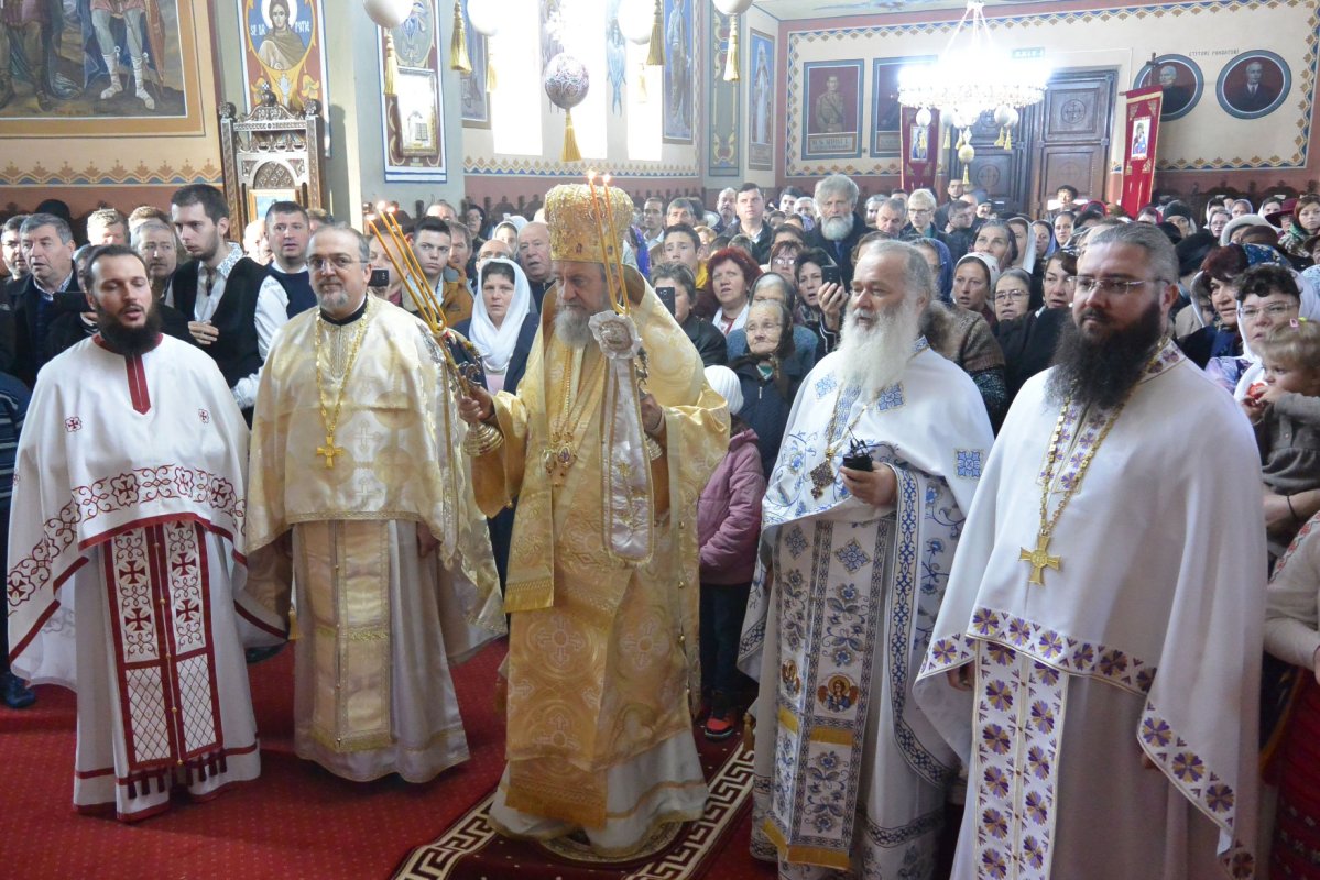 Slujiri arhiereşti în Duminica a 22-a după Rusalii 28748