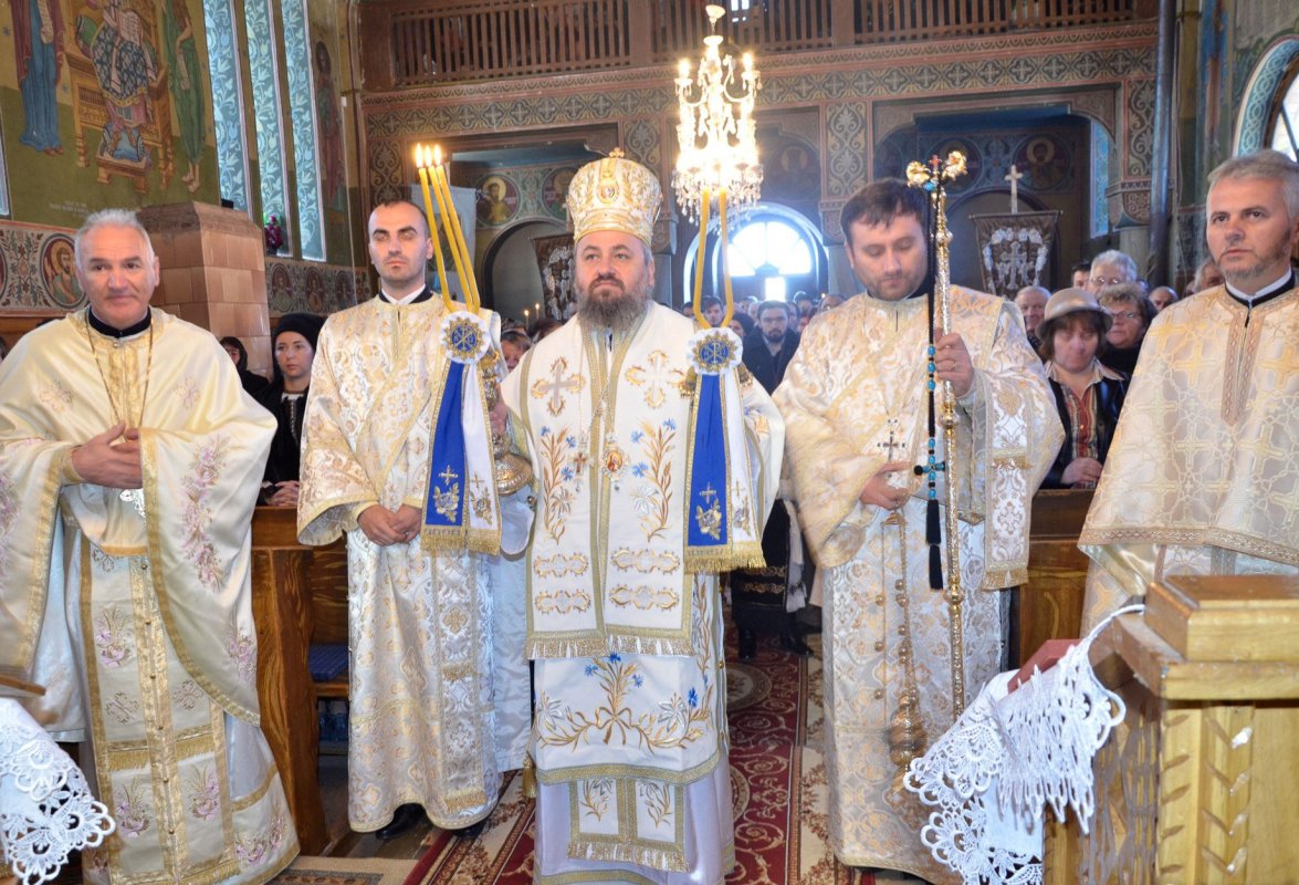 Slujiri arhiereşti în Duminica a 22-a după Rusalii 28750