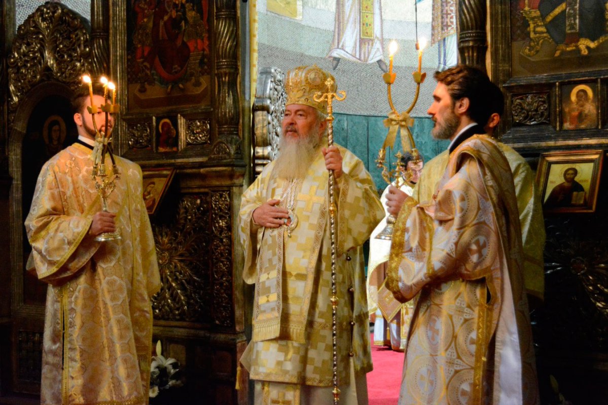 Slujiri arhiereşti în Duminica a 22-a după Rusalii 28754