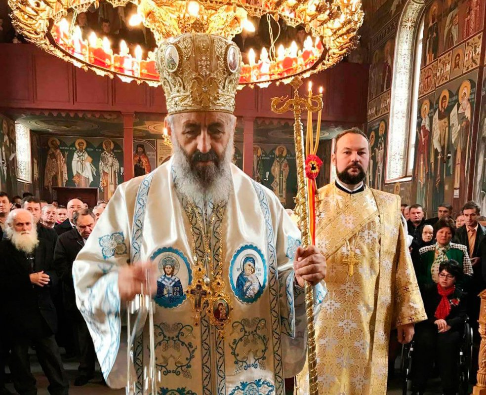 Slujiri arhiereşti în Duminica a 22-a după Rusalii 28758