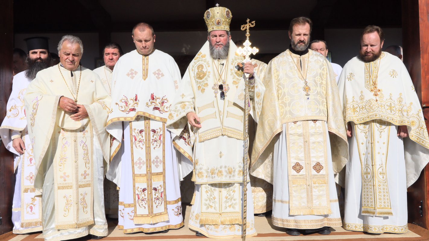 Slujiri arhiereşti în Duminica a 22-a după Rusalii 28760
