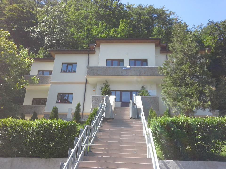 Sprijin pentru bătrâni la centrul social din Călimănești al Arhiepiscopiei Craiovei 28705