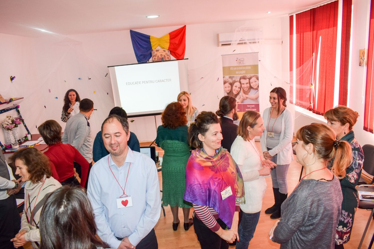 „Școala Familiei” sau locul unde părinții cresc împreună 28676