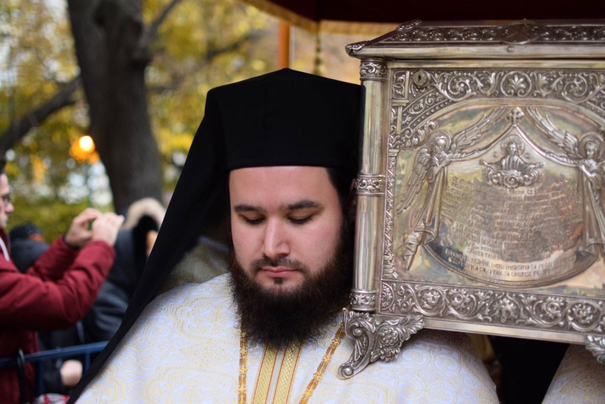 Sfântul Nectarie de la Eghina schimbă vieți și comunități 28637