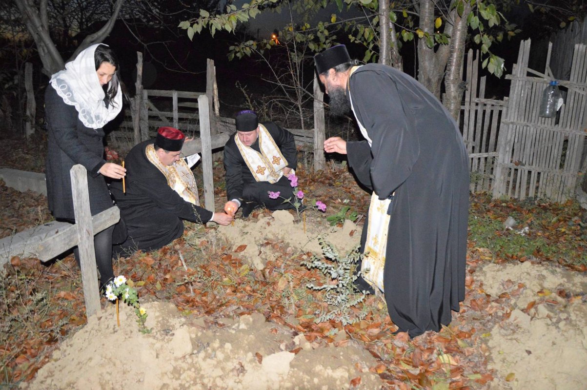 Slujbă de pomenire în Parohia Şerbăneşti din Bacău 28617