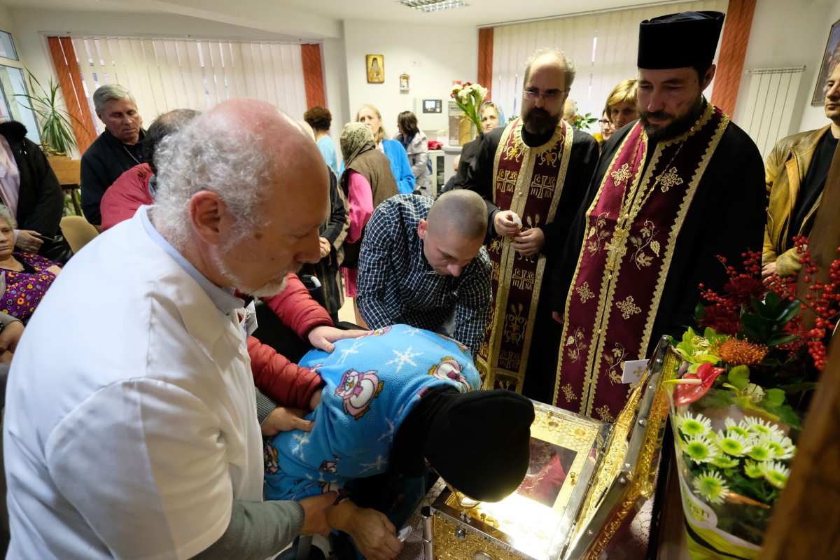 Binecuvântare pentru pacienții de la Centrul „Sfântul Nectarie” 28590