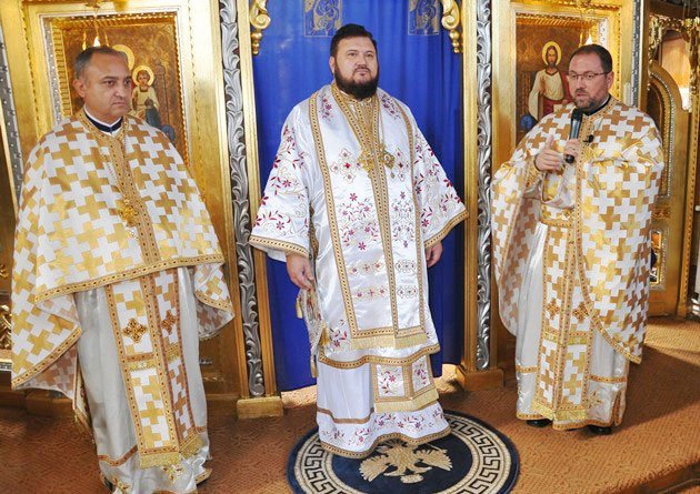 Slujiri arhiereşti şi hramuri de Sfinţii Arhangheli Mihai şi Gavriil 28559