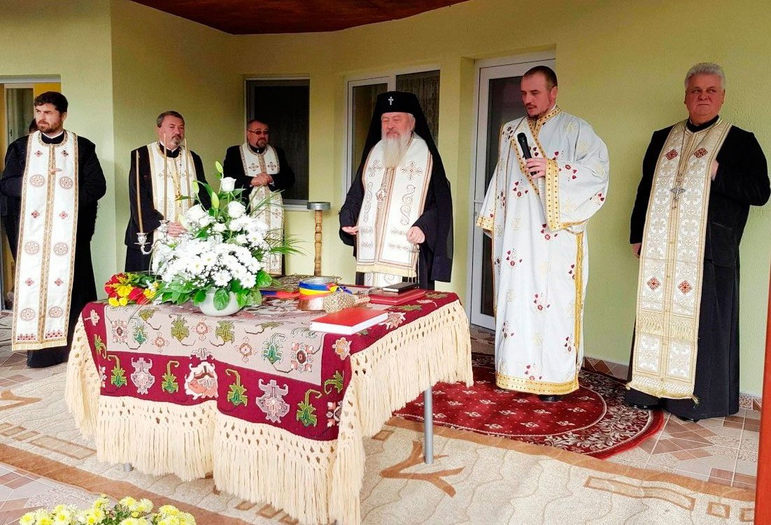 Slujiri arhiereşti şi hramuri de Sfinţii Arhangheli Mihai şi Gavriil 28569