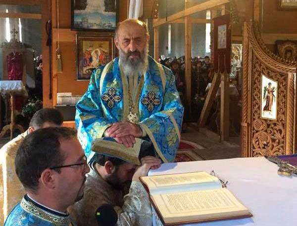 Slujiri arhiereşti şi hramuri de Sfinţii Arhangheli Mihai şi Gavriil 28570