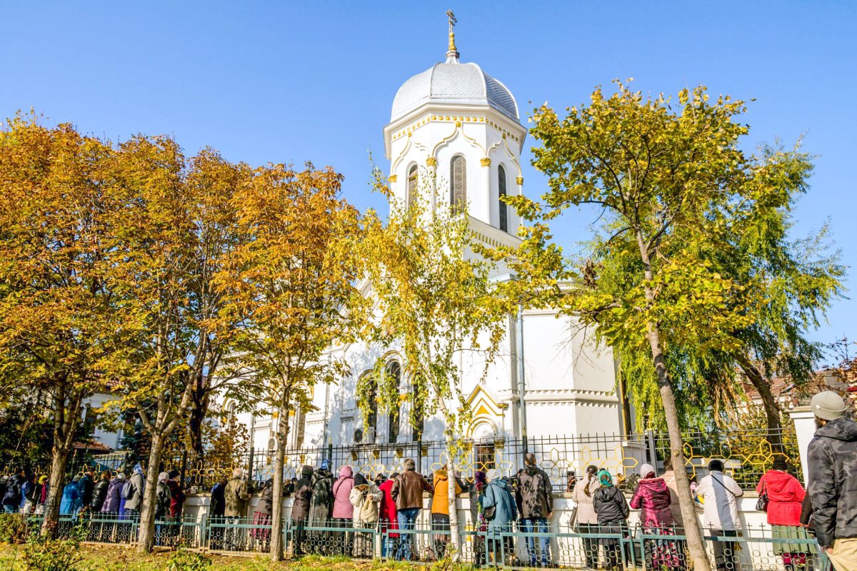 Biserica „Sfântul Mina”-Vergu şi-a cinstit Ocrotitorul 28428