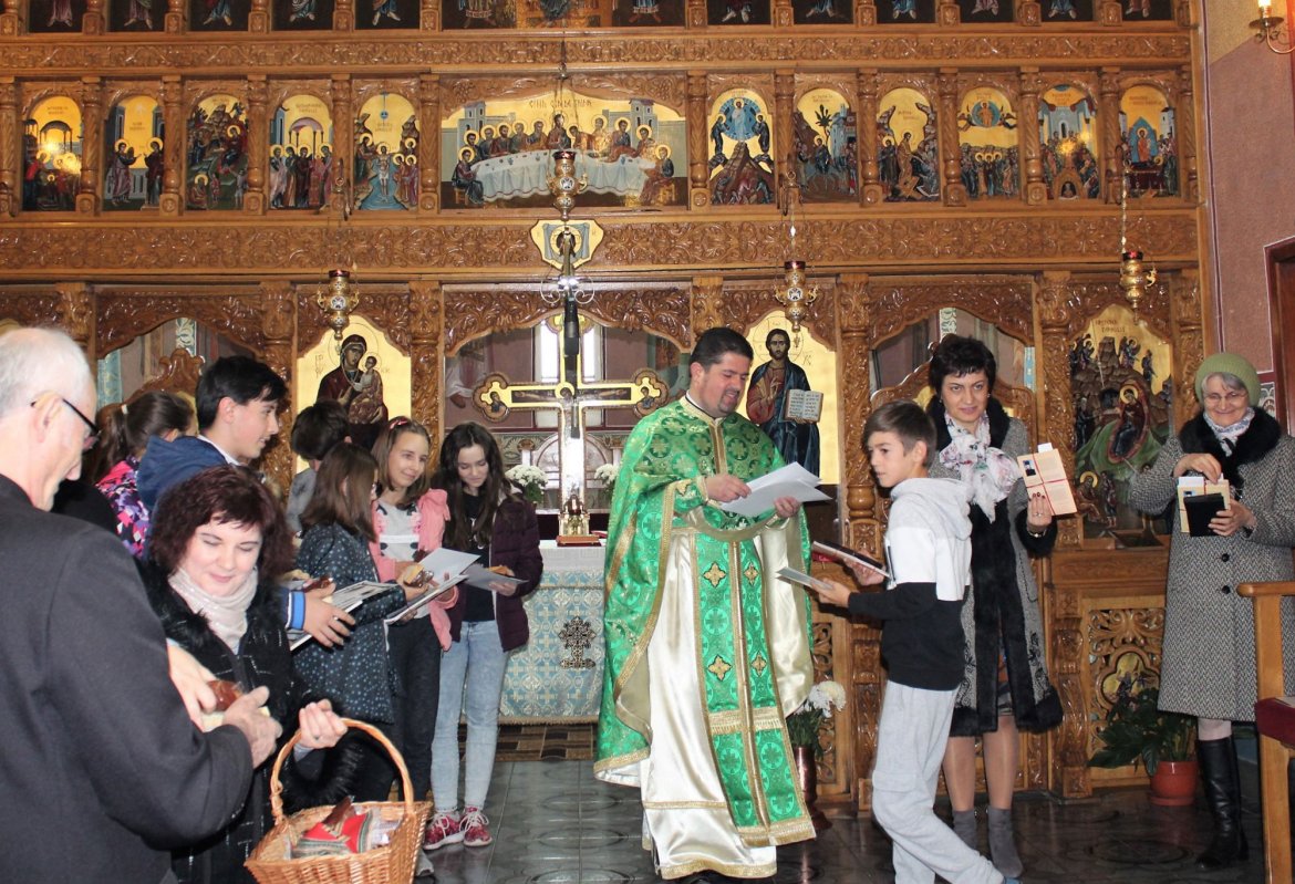 Concurs de grafică religioasă pentru elevi, la parohia clujeană „Nașterea Domnului” 28398