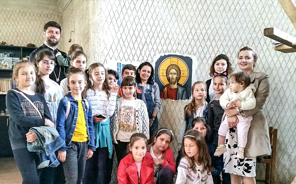 Micii zugravi care bat la porțile cerului 28354