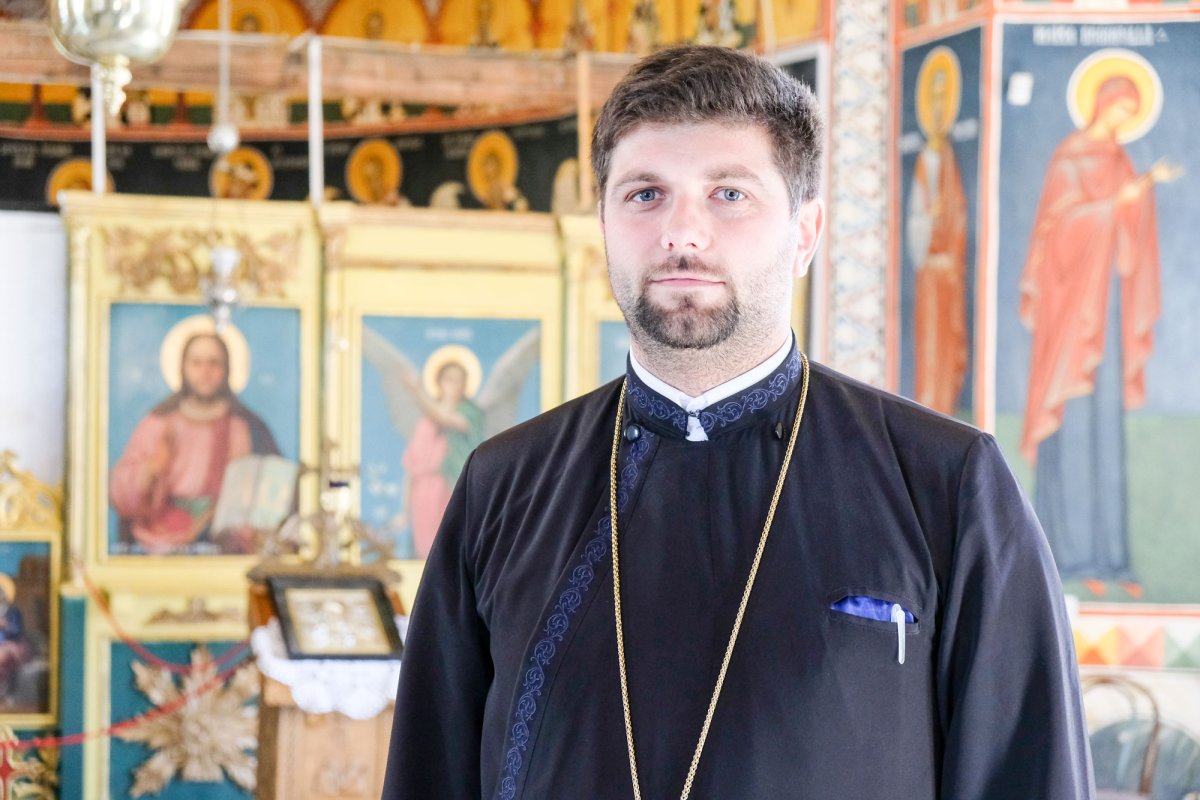 Micii zugravi care bat la porțile cerului 28359