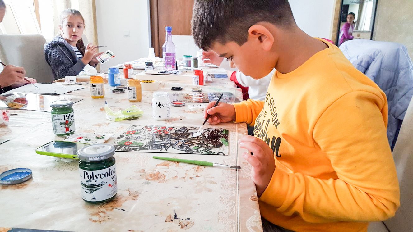 Micii zugravi care bat la porțile cerului 28361