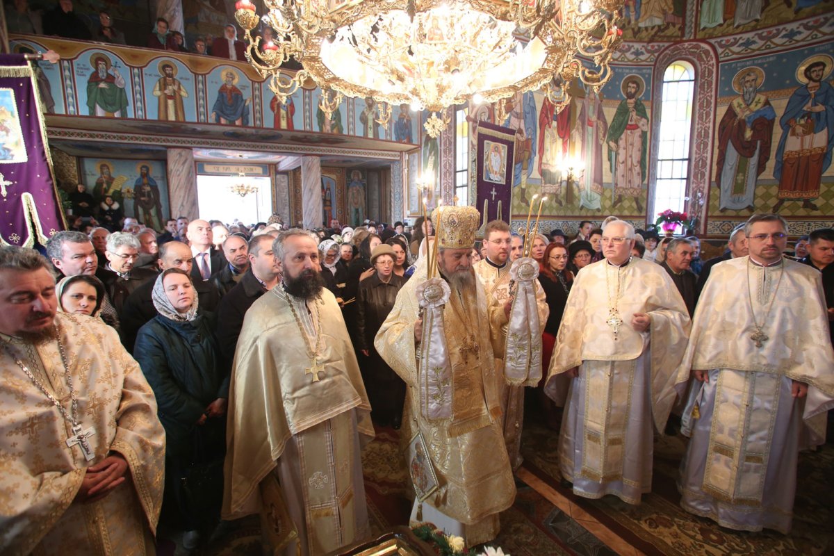 Slujiri arhiereşti în Duminica a 25-a după Rusalii 28318