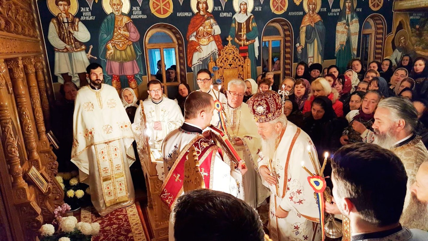 Slujiri arhiereşti în Duminica a 25-a după Rusalii 28319