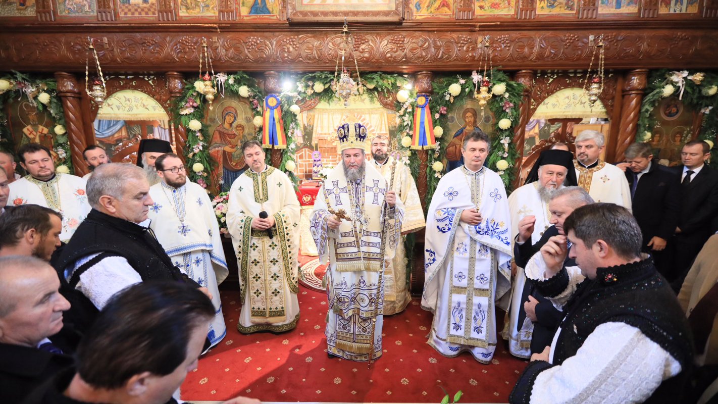 Slujiri arhiereşti în Duminica a 25-a după Rusalii 28323