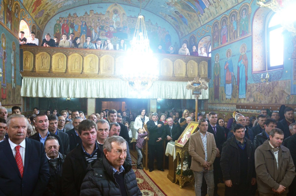 Slujiri arhiereşti în Duminica a 25-a după Rusalii 28325