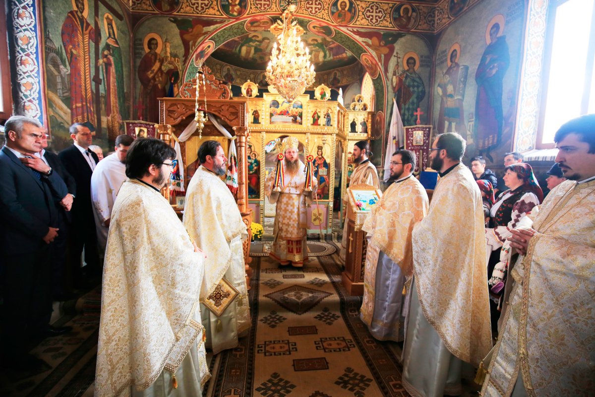 Slujiri arhiereşti în Duminica a 25-a după Rusalii 28327