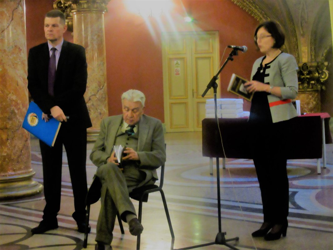 Sub aripa Seniorului 28377