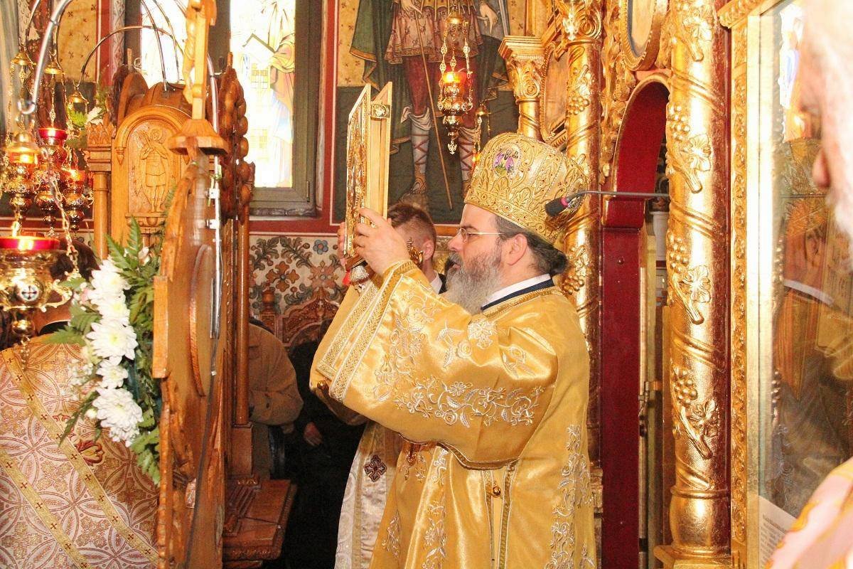  Liturghie arhierească la Biserica „Sfânta Treime“ din Vaslui 28260