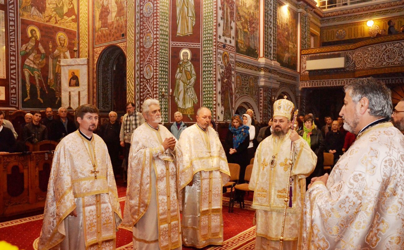 Slujbe arhiereşti la Parohia „Sfântul Ioan Gură de Aur”, Deva 28295