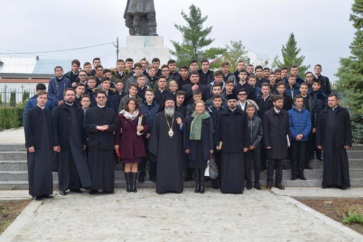 Hramul Seminarului Teologic Ortodox din Huşi 28188