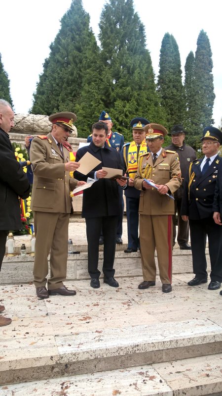 Respect şi recunoştinţă eroilor români din Zvolen 28224