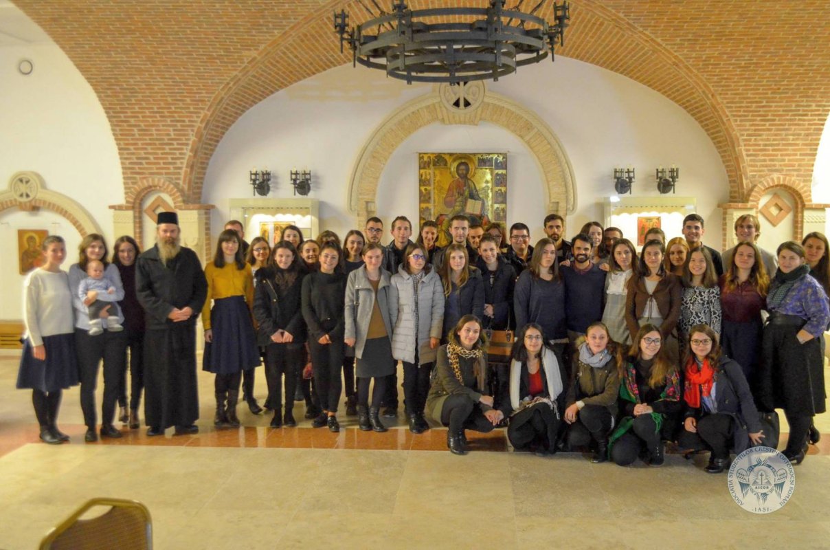 Conferinţa tinerilor: „Cum să depăşim limbajul de lemn“ 28130