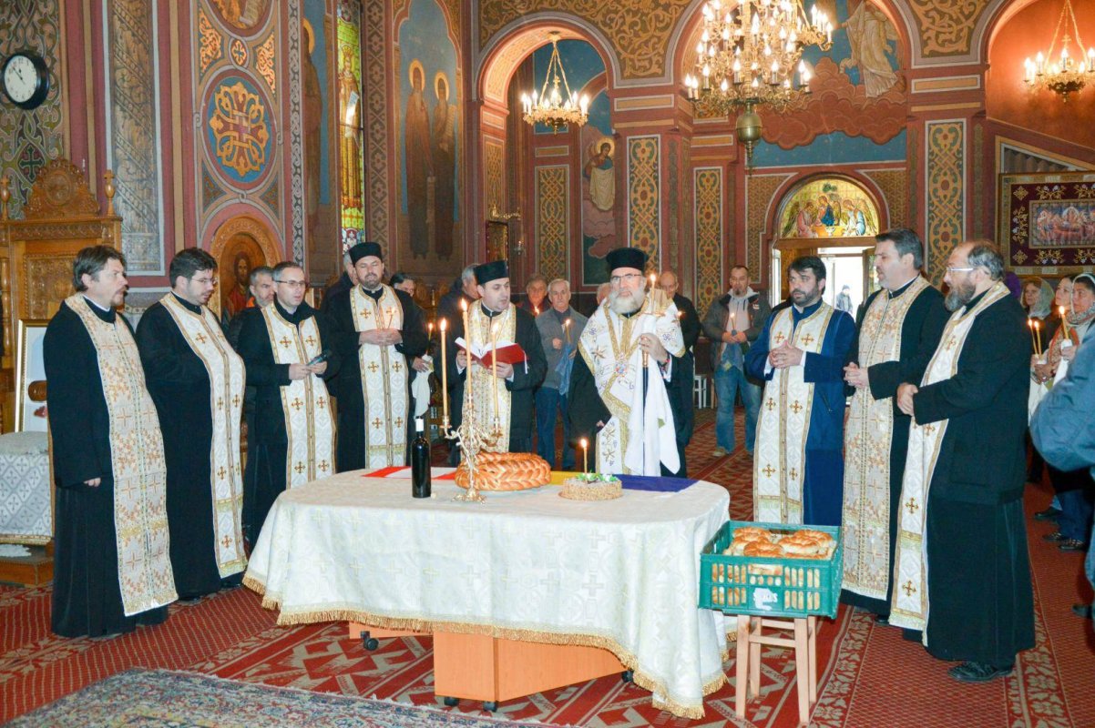 IPS Ioachim s-a rugat împreună cu jurnaliştii băcăuani 28131