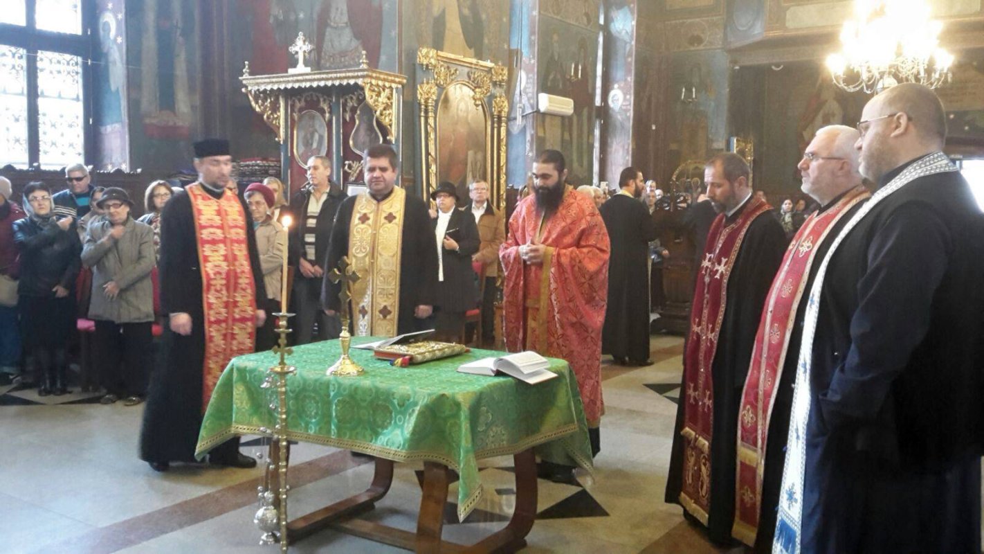 Slujbă şi acţiune filantropică la Ploiești 28175