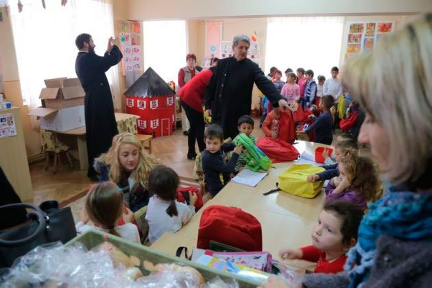 Ghiozdane și rechizite pentru copiii din Coveș, Sibiu 28017