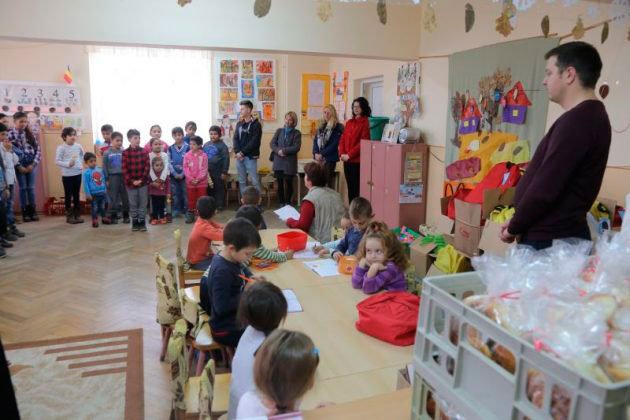 Ghiozdane și rechizite pentru copiii din Coveș, Sibiu 28018