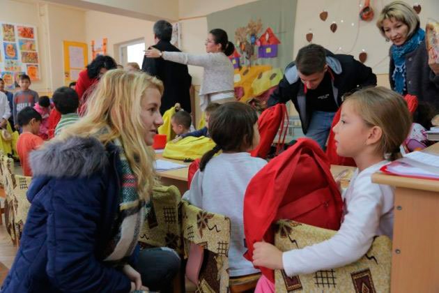 Ghiozdane și rechizite pentru copiii din Coveș, Sibiu 28019