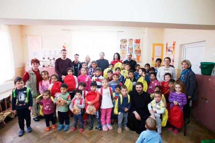 Ghiozdane și rechizite pentru copiii din Coveș, Sibiu 28021