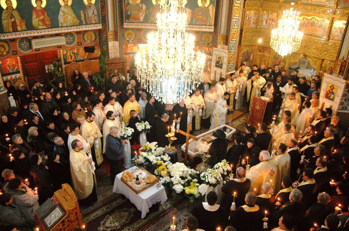 Părintele Vasile Itineanț condus pe ultimul drum 28038