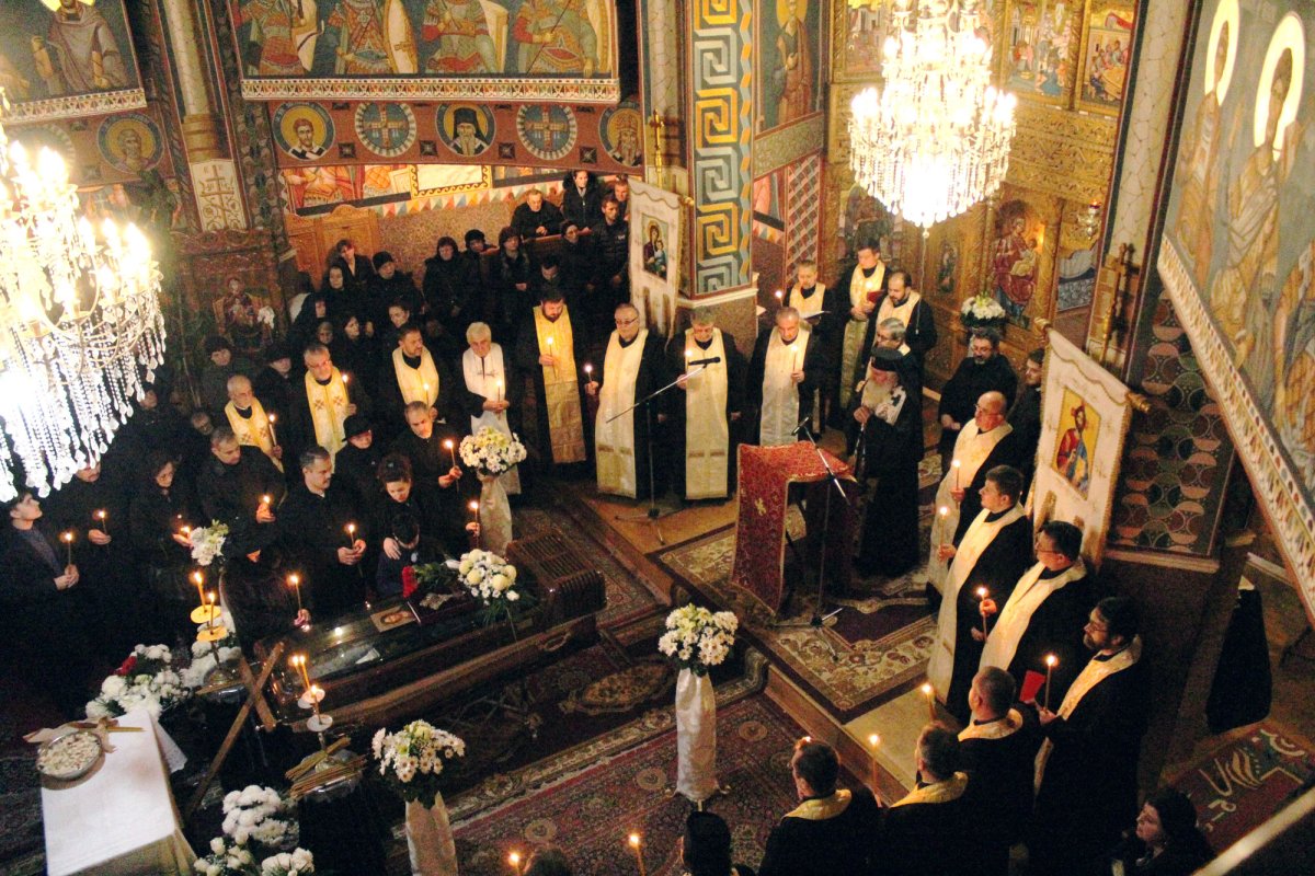 Părintele Vasile Itineanț condus pe ultimul drum 28039