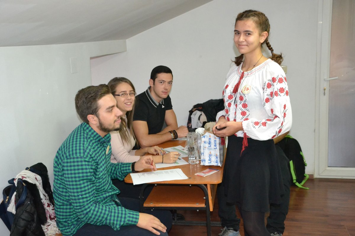 Studenții teologi în ajutorarea semenilor 28044