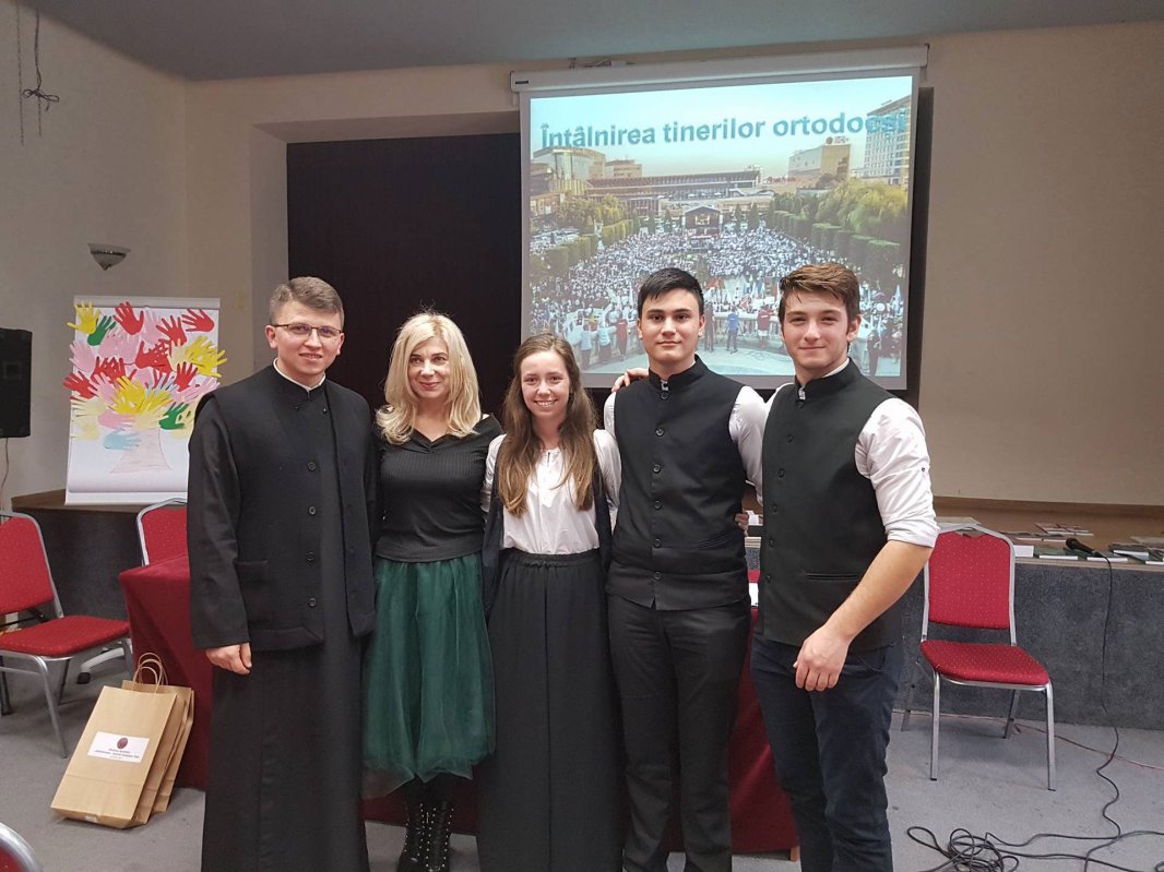 Elevi seminariști prezenți la Simpozionul național 27980
