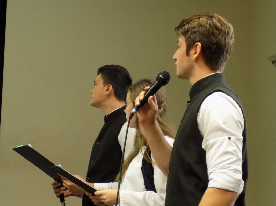 Elevi seminariști prezenți la Simpozionul național 27981