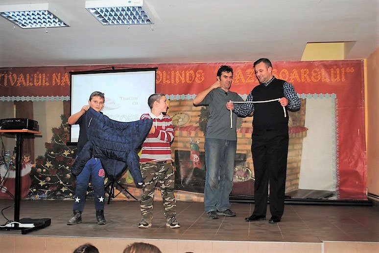 Spectacole susținute de Leon Magdan pentru sute de copii din Protopopiatul Turda 27954