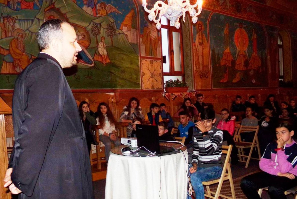 Seară de film pentru tineri, la Mihalţ, Protopopiatul Blaj 27888