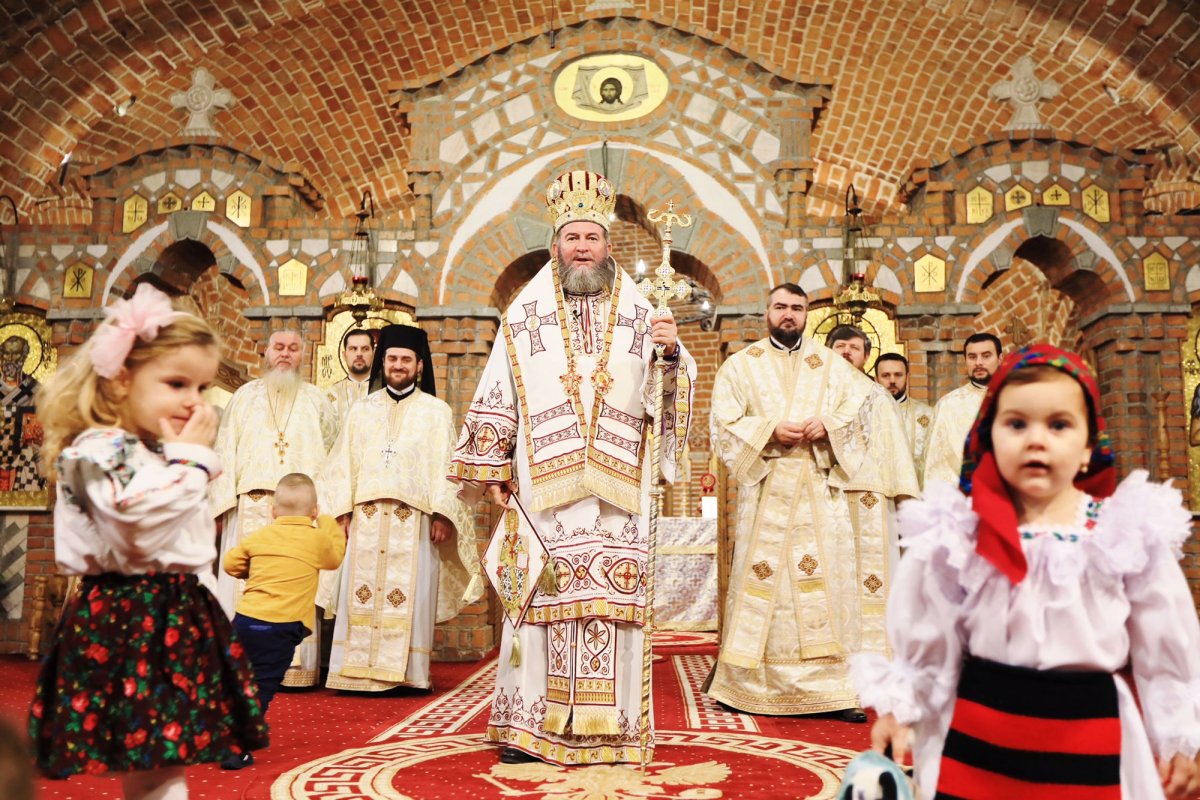 Slujiri arhiereşti în prima duminică din Postul Naşterii Domnului 27875