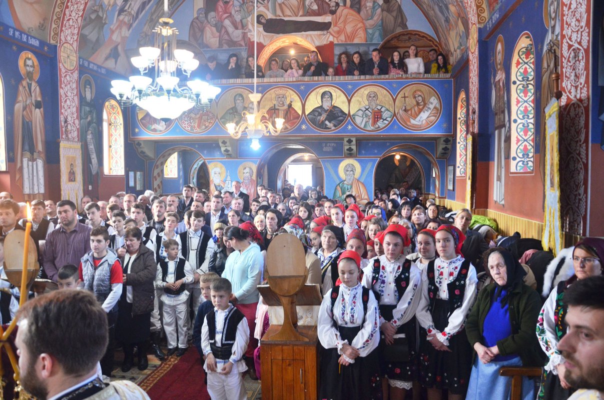 Slujiri arhiereşti în prima duminică din Postul Naşterii Domnului 27876