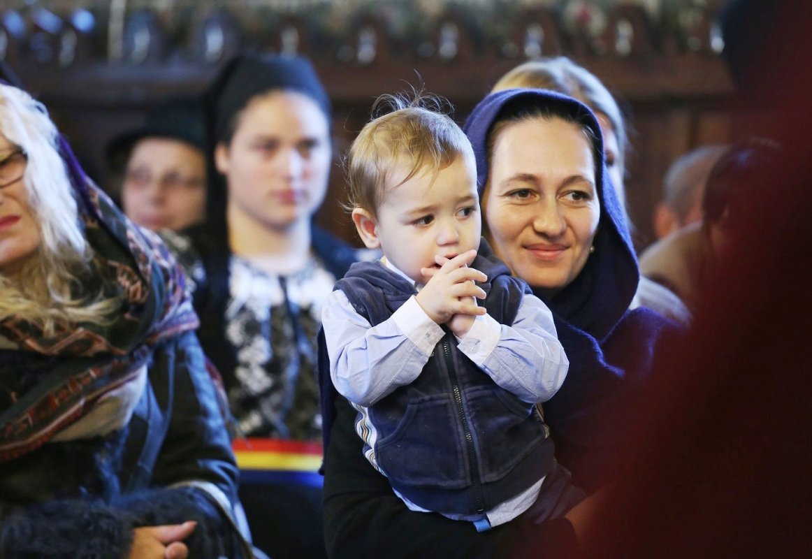 Slujiri arhiereşti în prima duminică din Postul Naşterii Domnului 27880