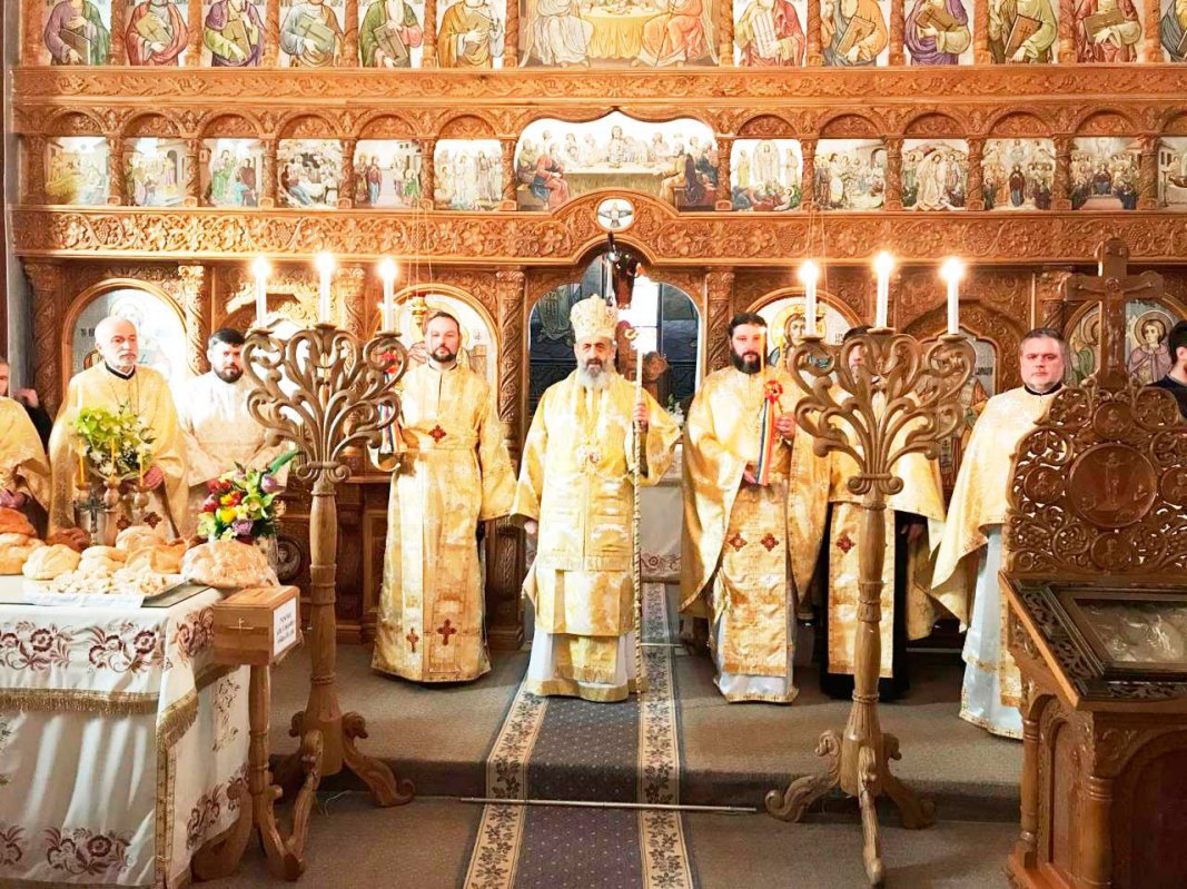 Slujiri arhiereşti în prima duminică din Postul Naşterii Domnului 27881