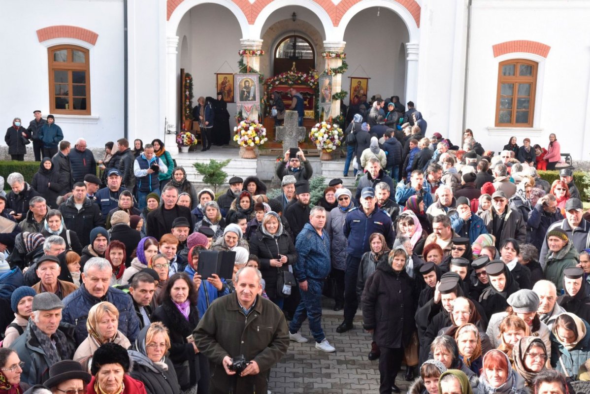 Hramul Mănăstirii Bistriţa 27842