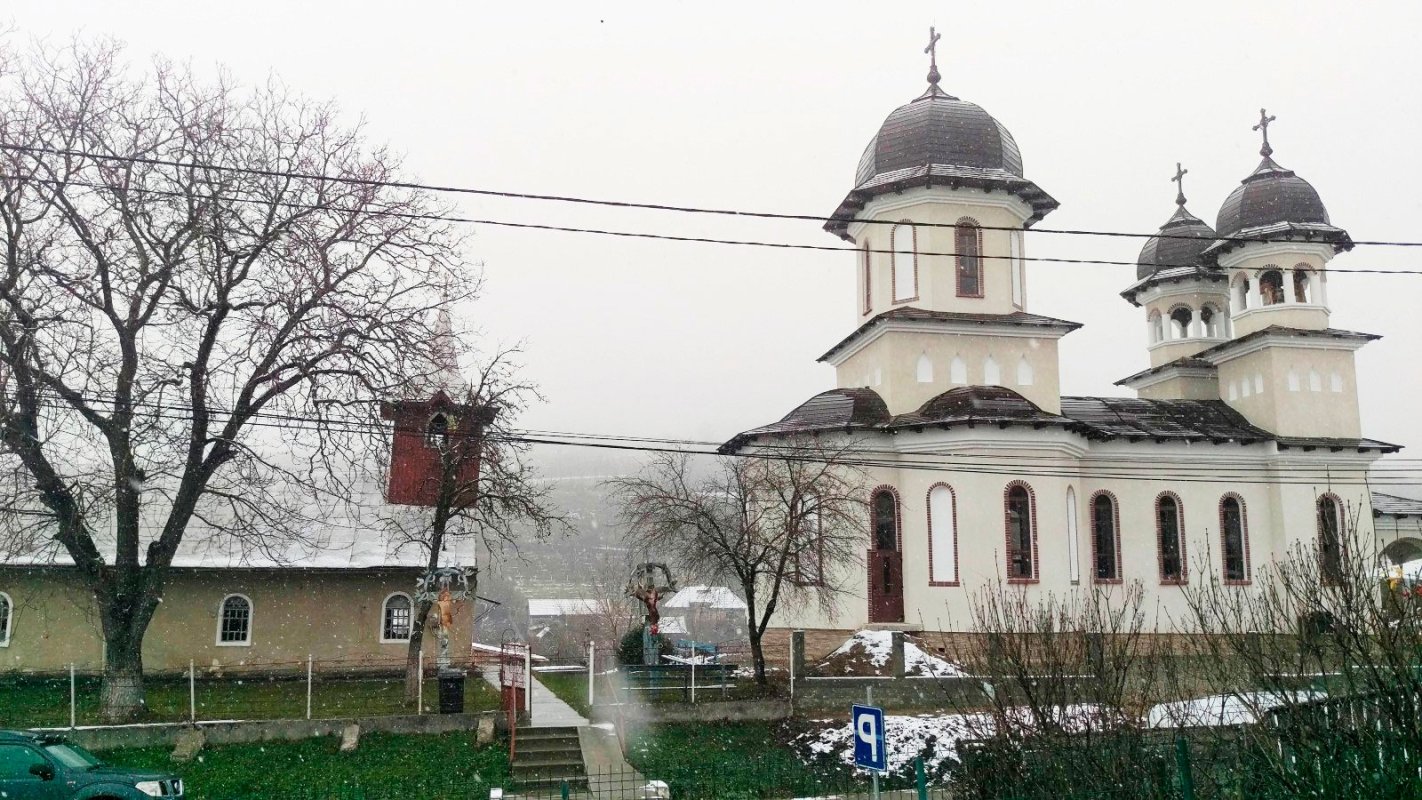 Hramuri şi slujiri arhiereşti la sărbătoarea Intrarea în biserică a Maicii Domnului 27768