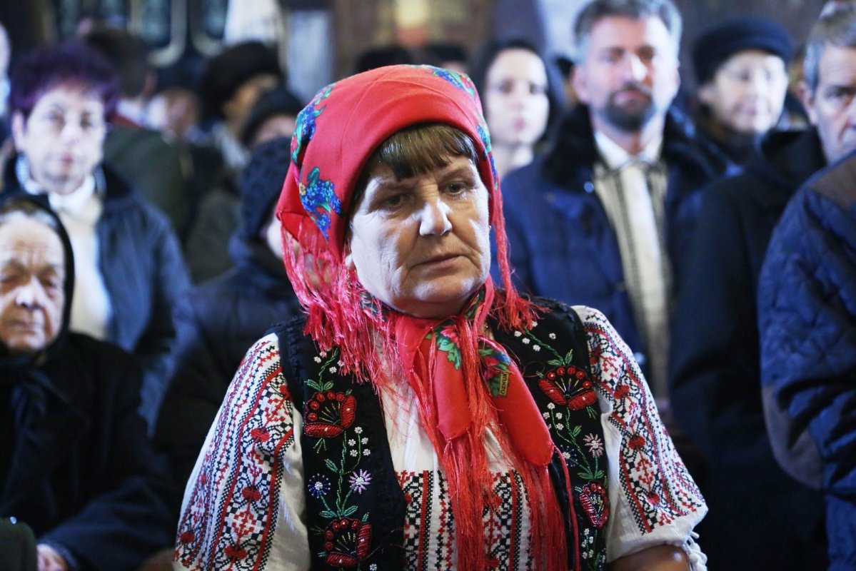 Hramuri şi slujiri arhiereşti la sărbătoarea Intrarea în biserică a Maicii Domnului 27770