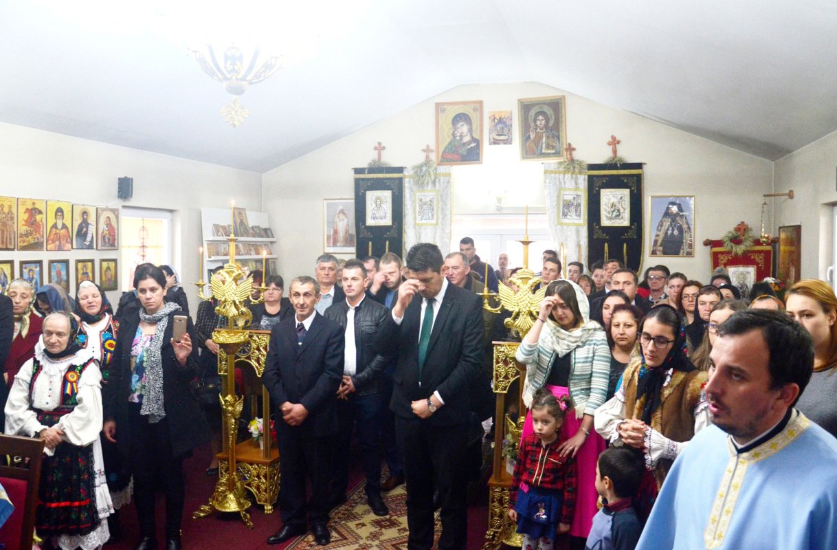 Hramuri şi slujiri arhiereşti la sărbătoarea Intrarea în biserică a Maicii Domnului 27773